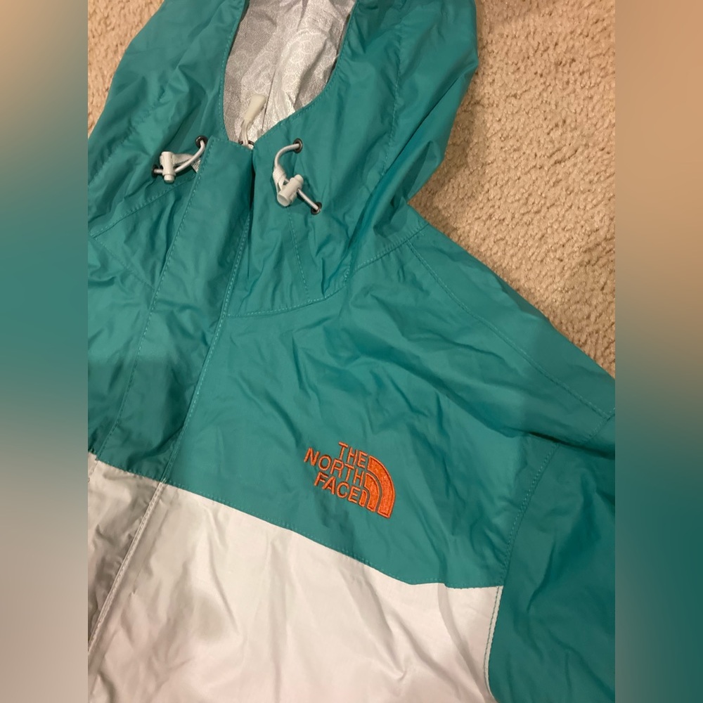 North face windbreaker size medium. New condition